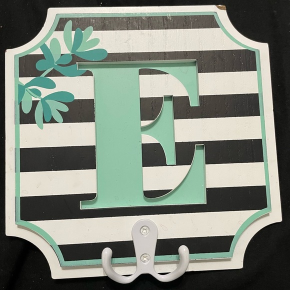 E wall decor - Picture 1 of 1